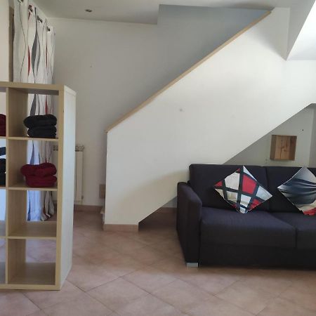 Red Lux Apartment Ф'юмічіно Екстер'єр фото