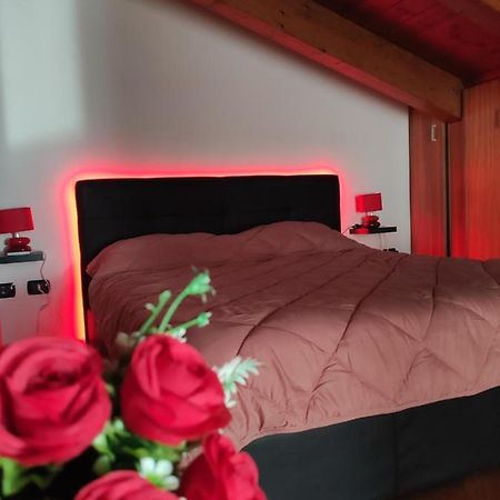 Red Lux Apartment Ф'юмічіно Екстер'єр фото