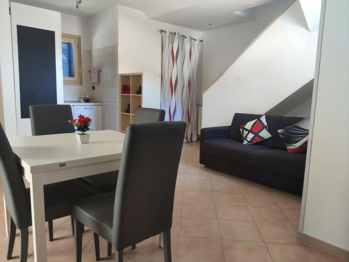 Red Lux Apartment Ф'юмічіно Екстер'єр фото